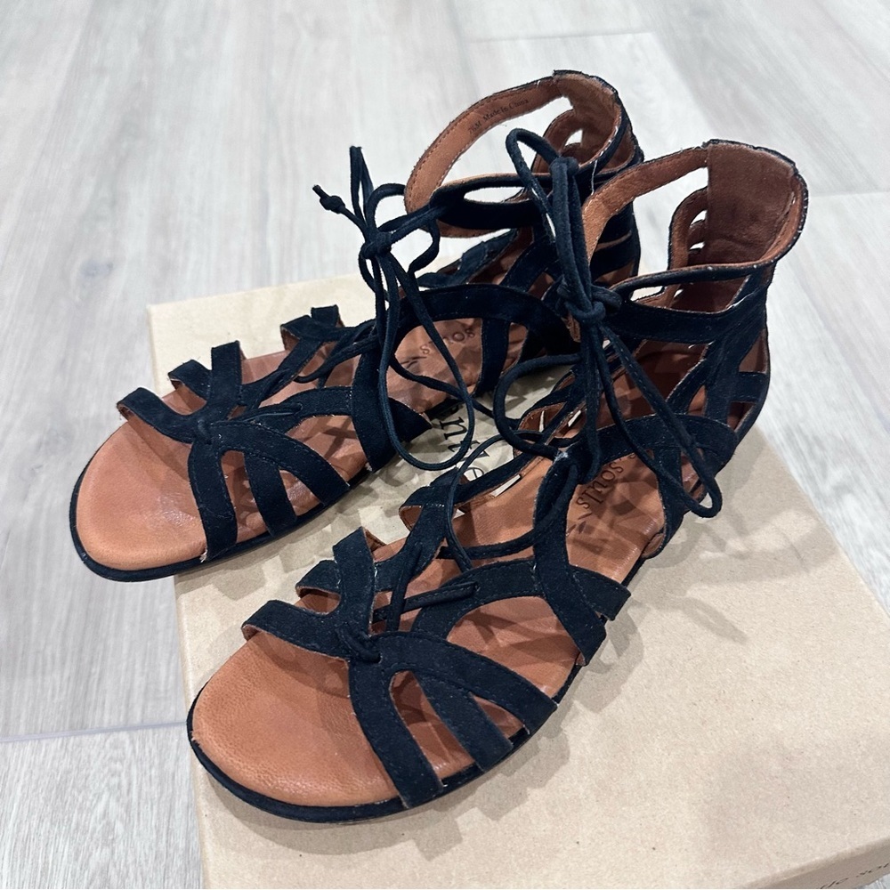 Gentle Souls break my heart flat cage tie front suede sandal black size 7.5 - Picture 2 of 9